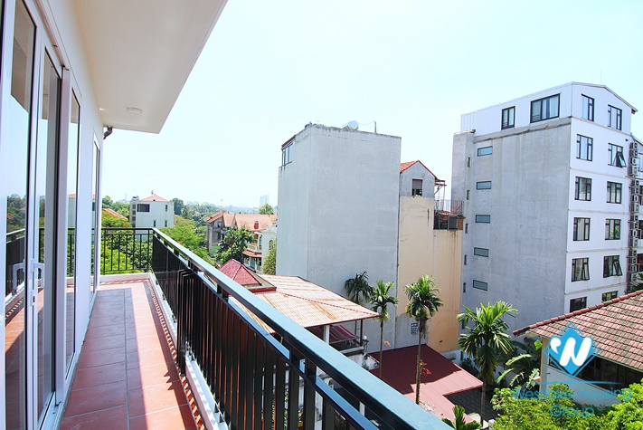  A spacious and bright 3 bedroom apartment for rent in Tay ho, Ha noi